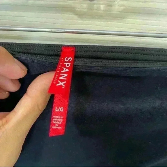 Spanx Moon Shadow Velvet Leggings NWT Sz L - Picture 4 of 5